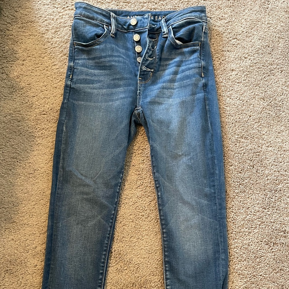 American Eagle - High waisted, light washed, skinny jeans